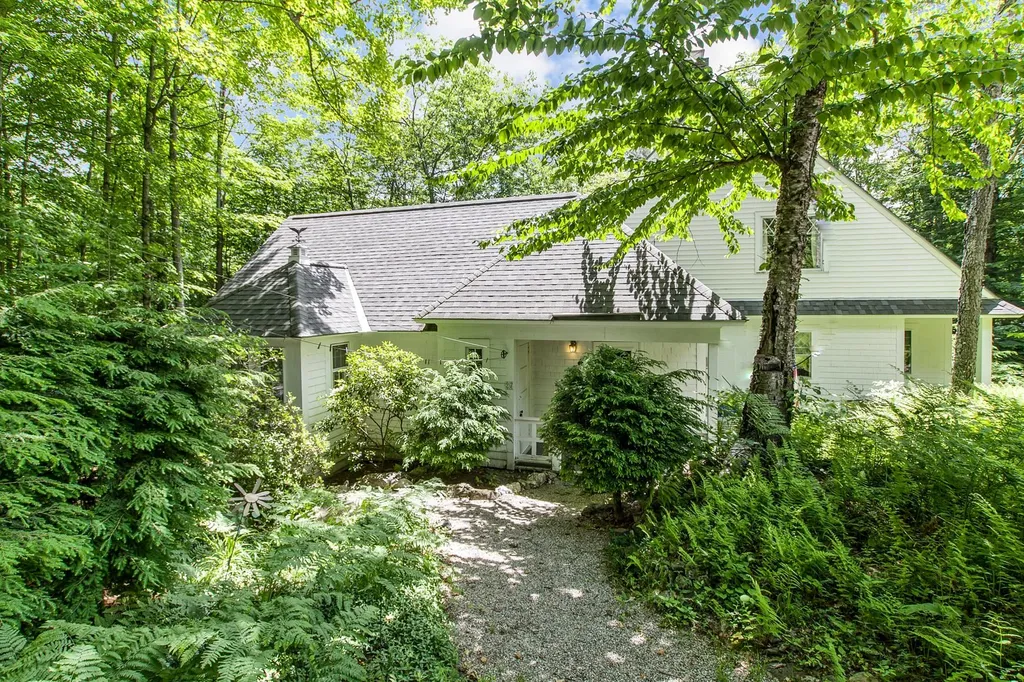 27 Granholm Street Sunapee NH 03782