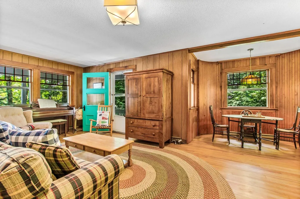 27 Granholm Street Sunapee NH 03782