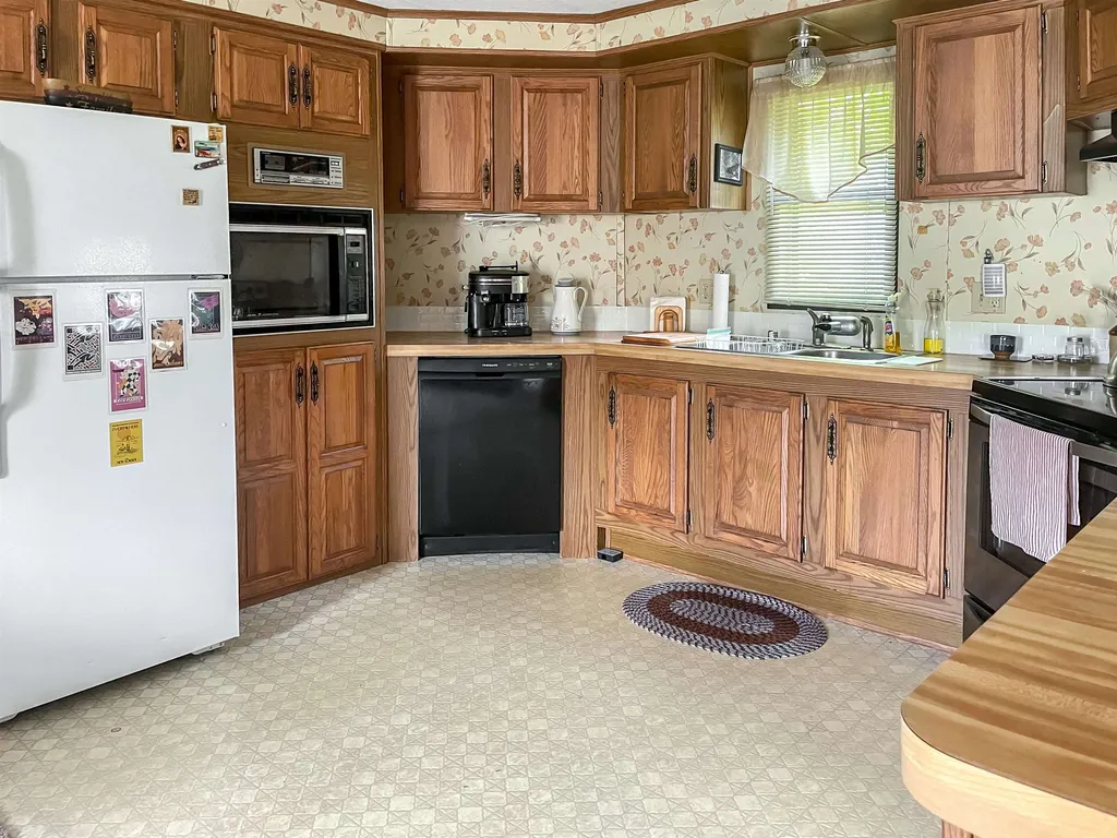 26 Cherokee Way Rochester NH 03867