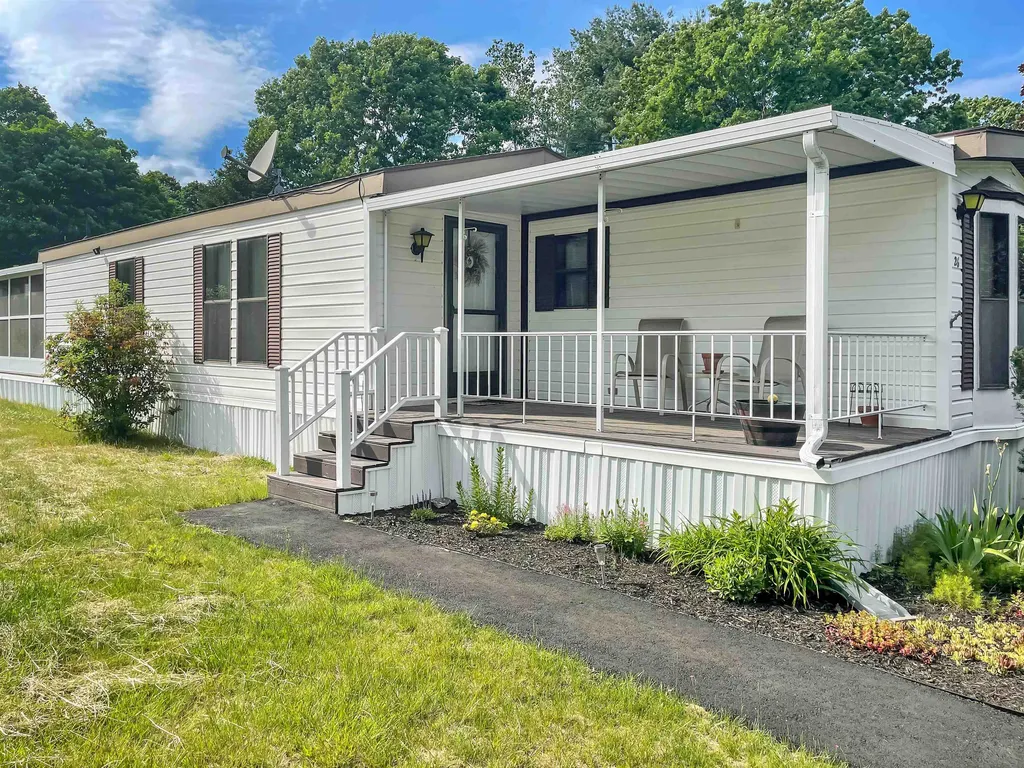 26 Cherokee Way Rochester NH 03867