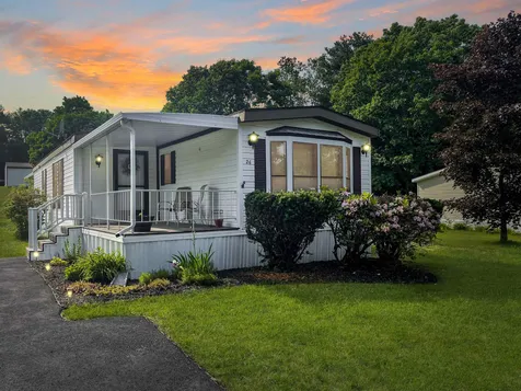 26 Cherokee Way Rochester NH 03867
