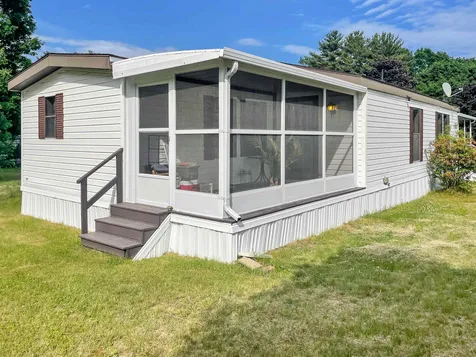 26 Cherokee Way Rochester NH 03867