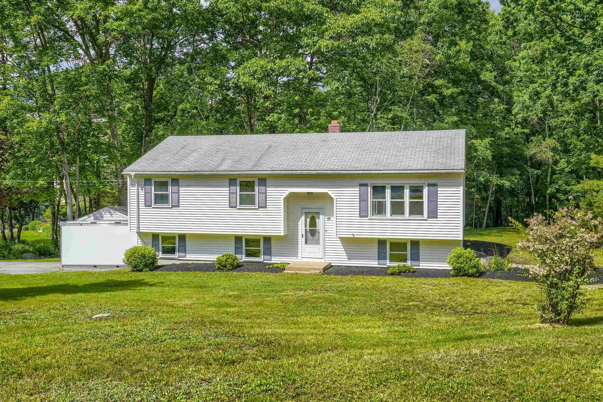 15 Joanne Drive Hooksett NH 03106