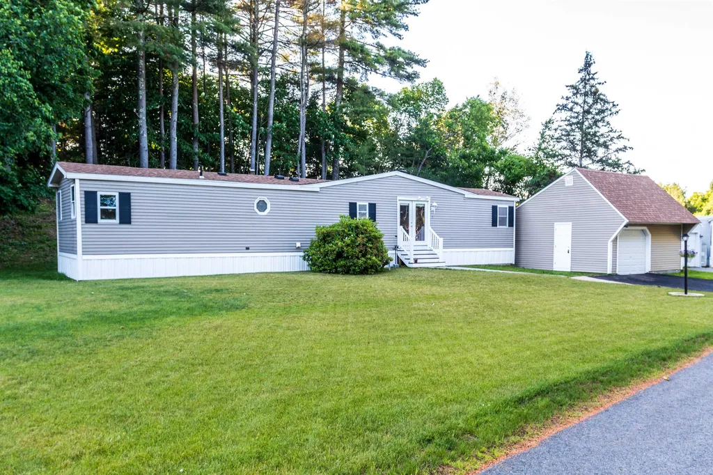 3 Slippery Rock Drive North Hampton NH 03862