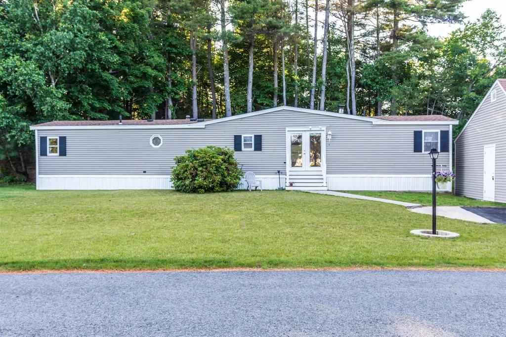 3 Slippery Rock Drive North Hampton NH 03862