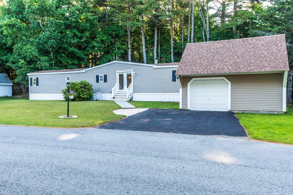 3 Slippery Rock Drive North Hampton NH 03862
