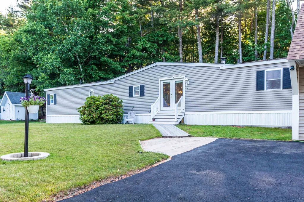 3 Slippery Rock Drive North Hampton NH 03862