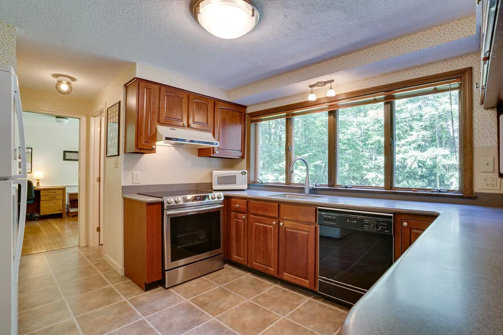 3 Greenleaf Drive Exeter NH 03833