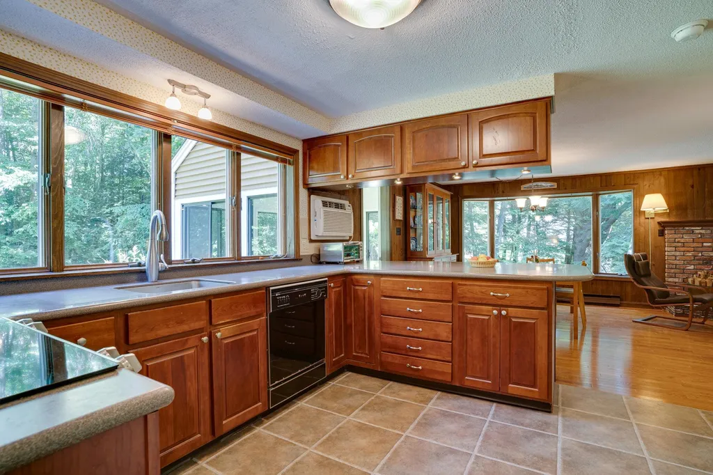 3 Greenleaf Drive Exeter NH 03833