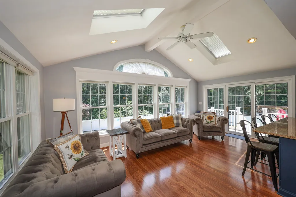 3 Maxwell Drive Derry NH 03038