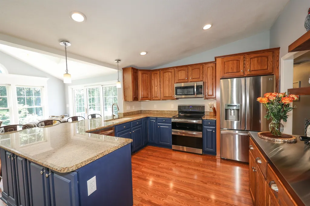 3 Maxwell Drive Derry NH 03038