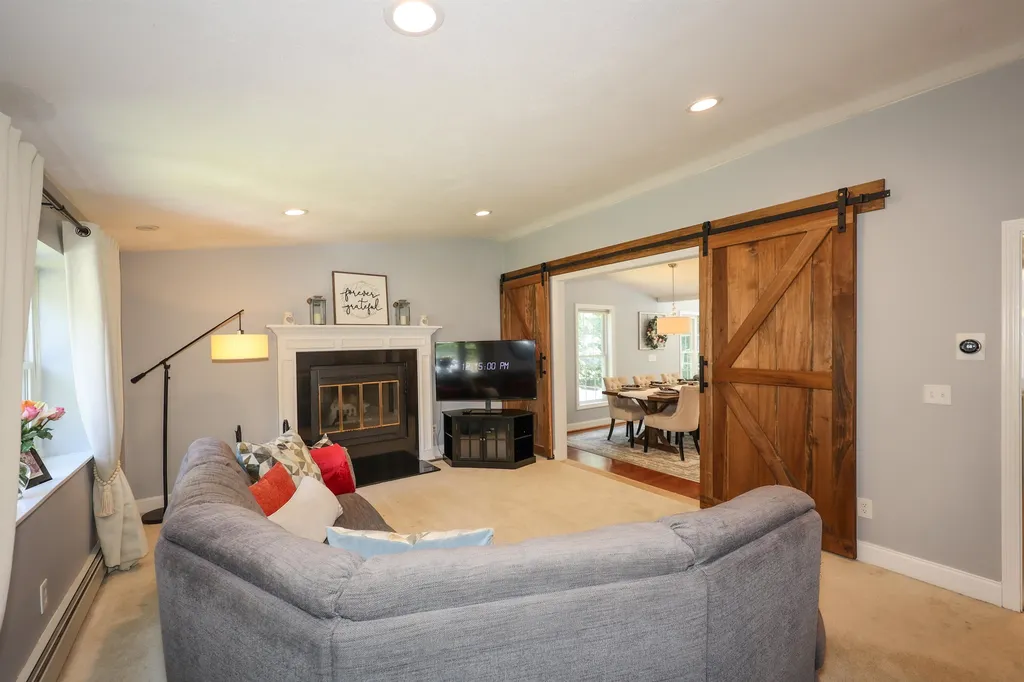 3 Maxwell Drive Derry NH 03038