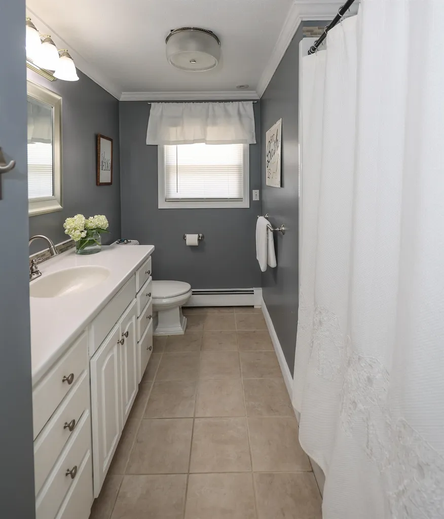 3 Maxwell Drive Derry NH 03038