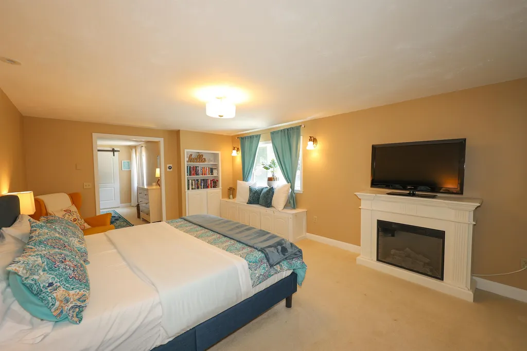 3 Maxwell Drive Derry NH 03038