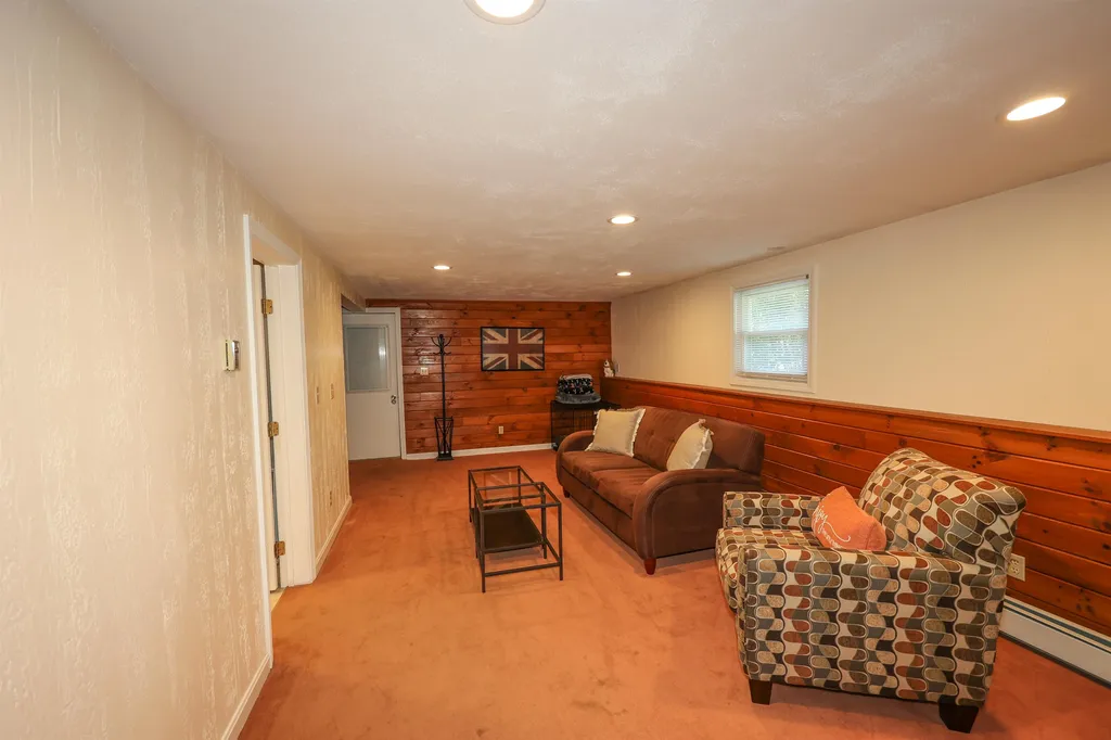 3 Maxwell Drive Derry NH 03038