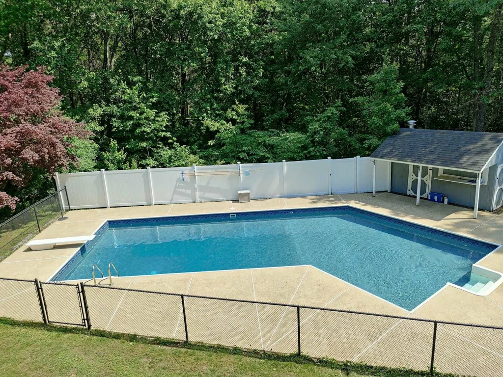 3 Maxwell Drive Derry NH 03038