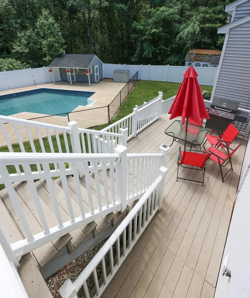 3 Maxwell Drive Derry NH 03038