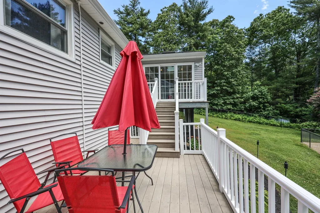 3 Maxwell Drive Derry NH 03038