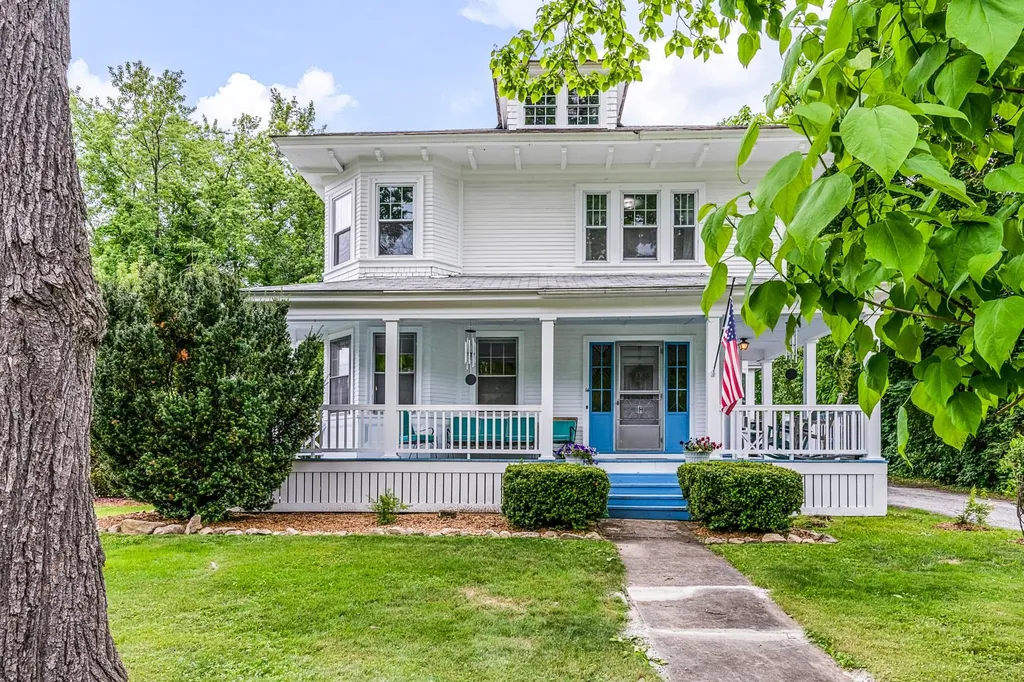 14 Summit Road Newport NH 03773