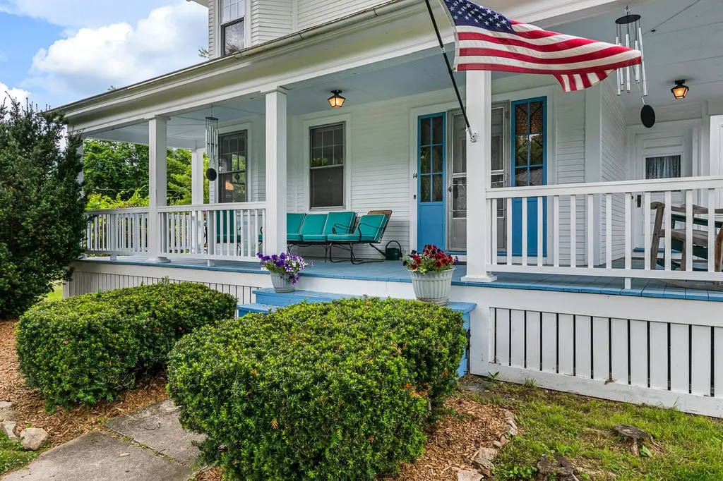 14 Summit Road Newport NH 03773