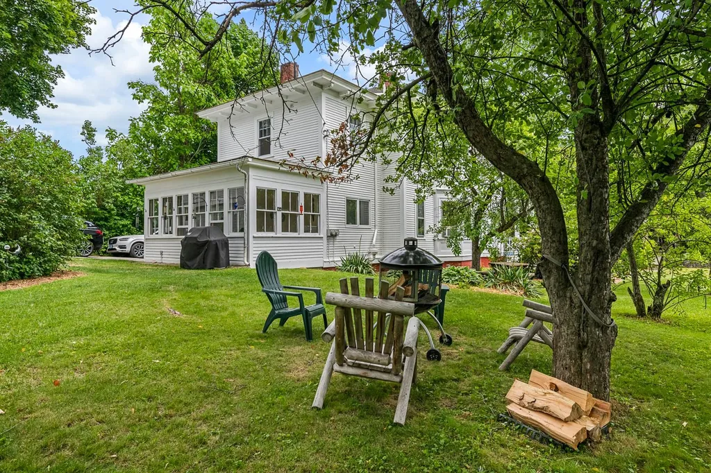 14 Summit Road Newport NH 03773