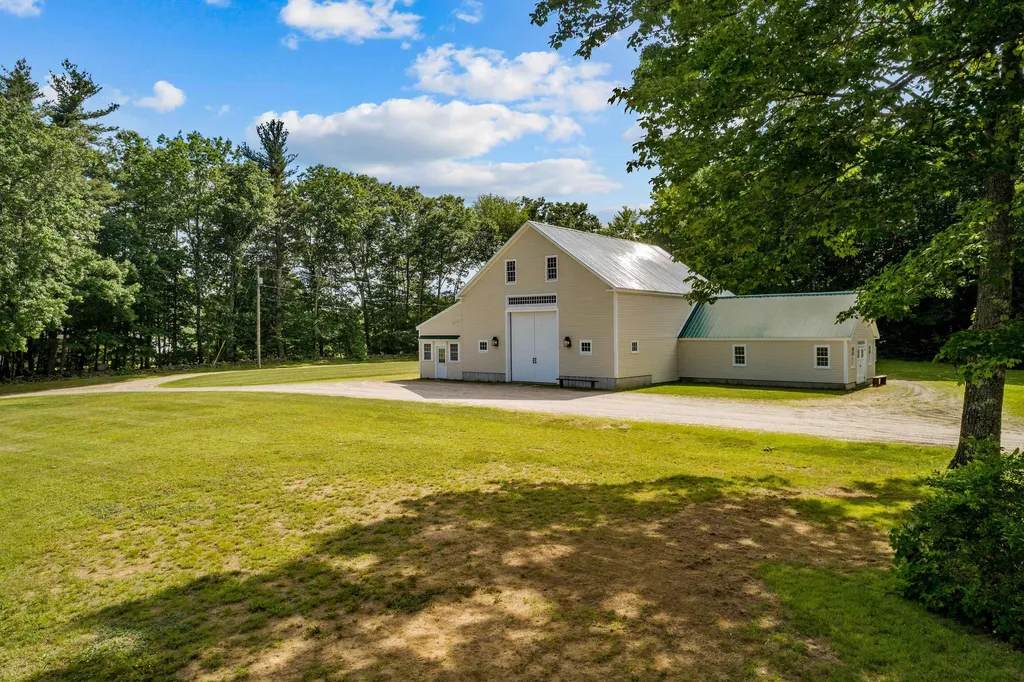 15 Flintlock Farm Road Dunbarton NH 03046