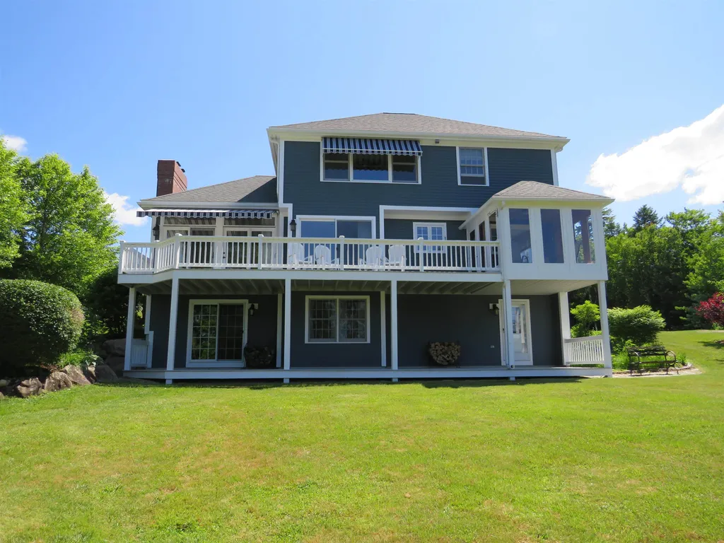 14 Iroquois Lane Bridgewater NH 03222