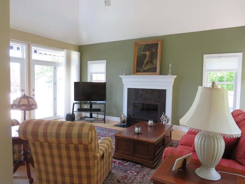 14 Iroquois Lane Bridgewater NH 03222