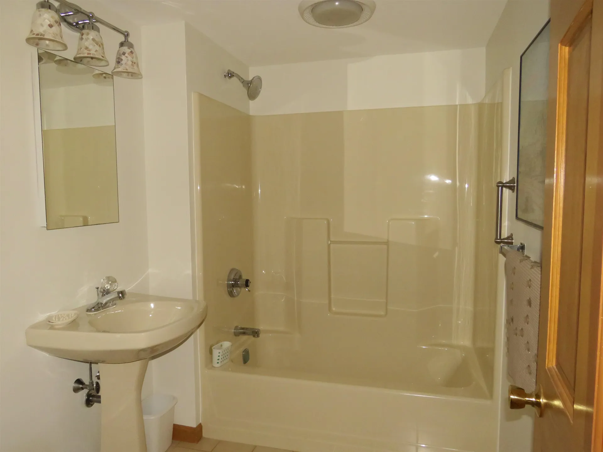 14 Iroquois Lane Bridgewater NH 03222