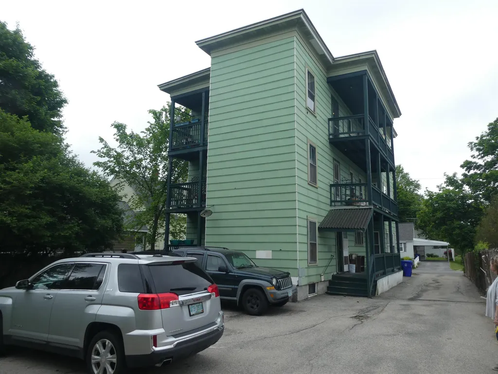 337 Knowlton Street Manchester NH 03103-2860