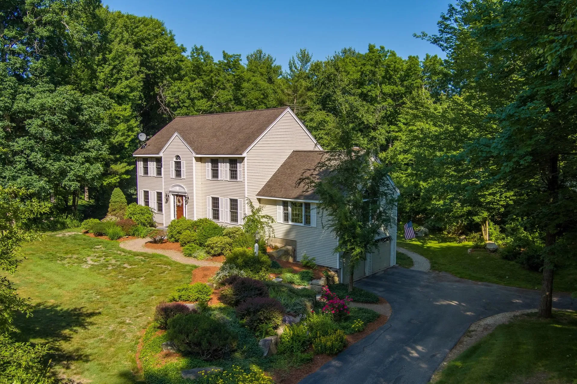 24 White Plains Avenue Londonderry NH 03053
