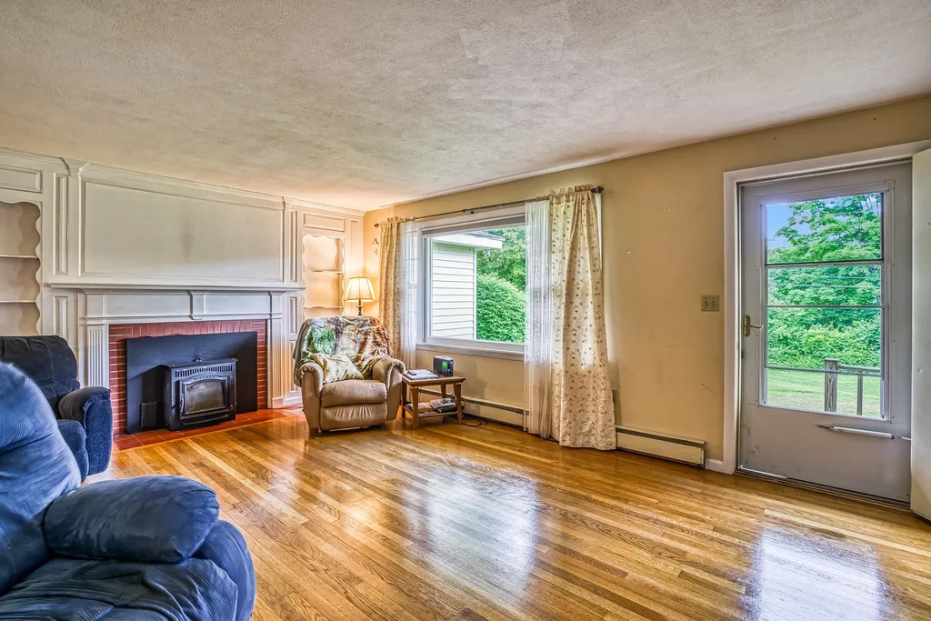 16 Knights Hill Road New London NH 03257