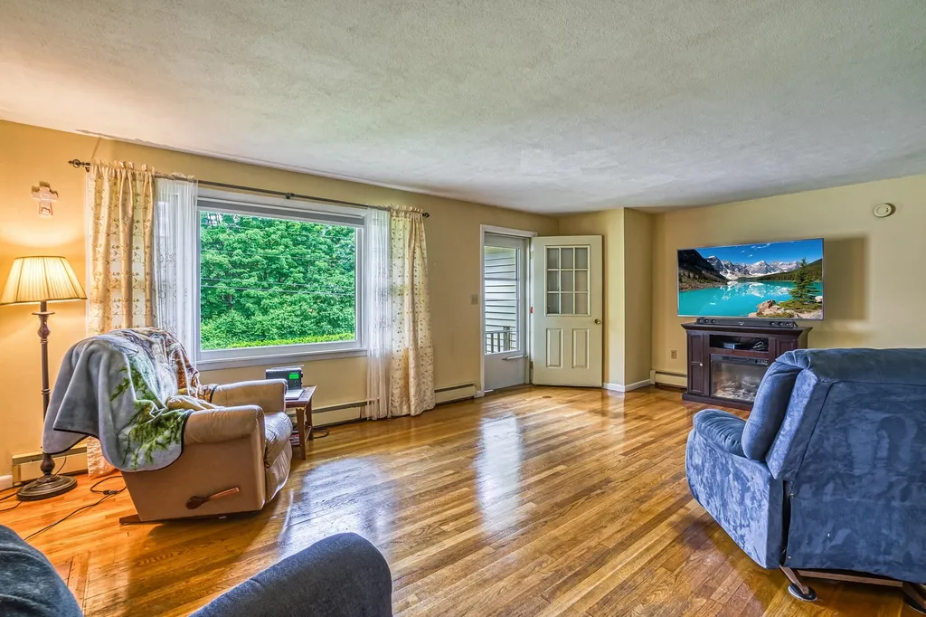 16 Knights Hill Road New London NH 03257