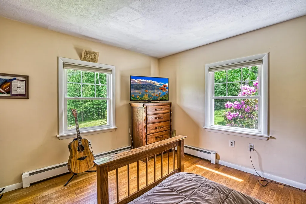 16 Knights Hill Road New London NH 03257