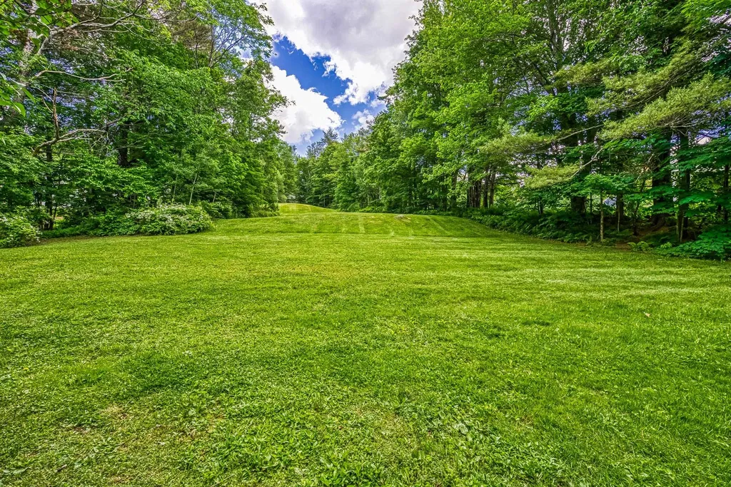 16 Knights Hill Road New London NH 03257