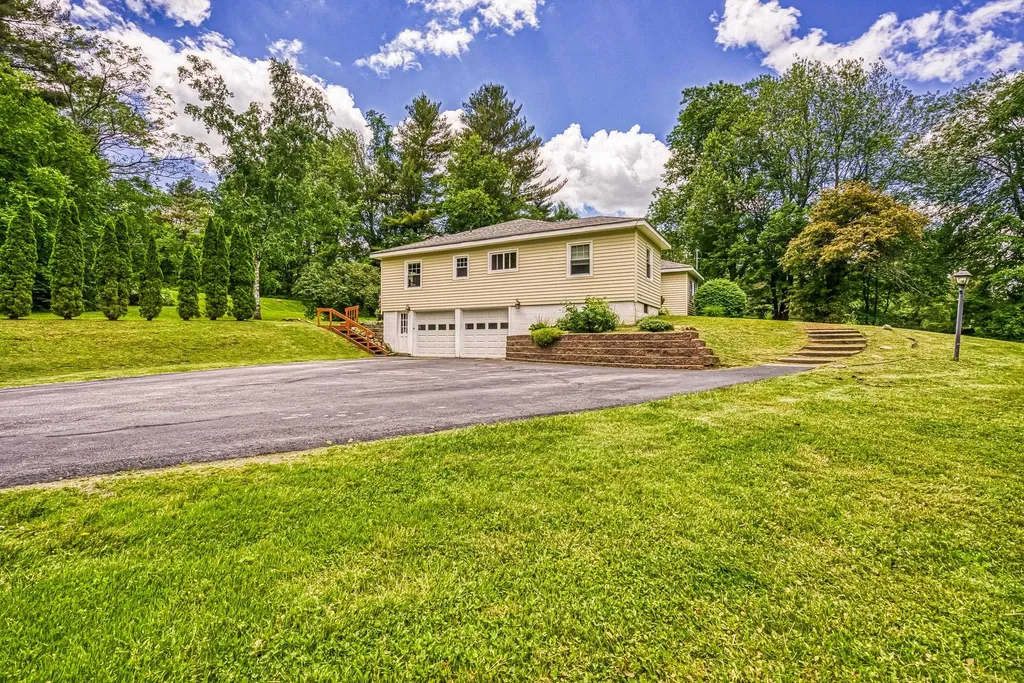 16 Knights Hill Road New London NH 03257