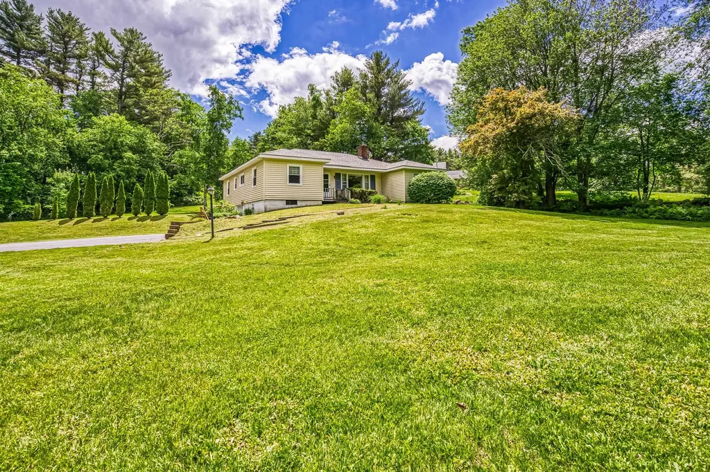16 Knights Hill Road New London NH 03257