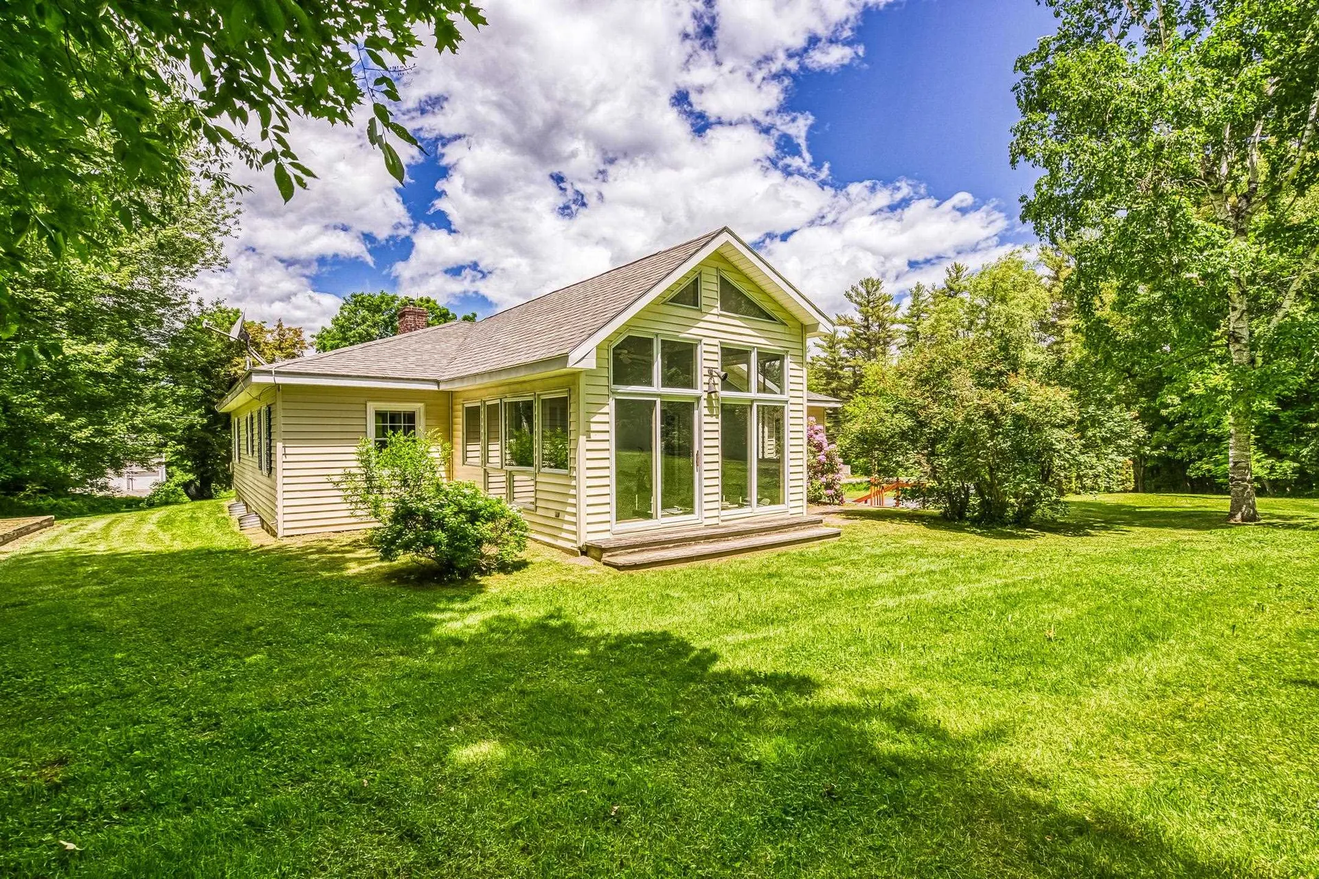 16 Knights Hill Road New London NH 03257