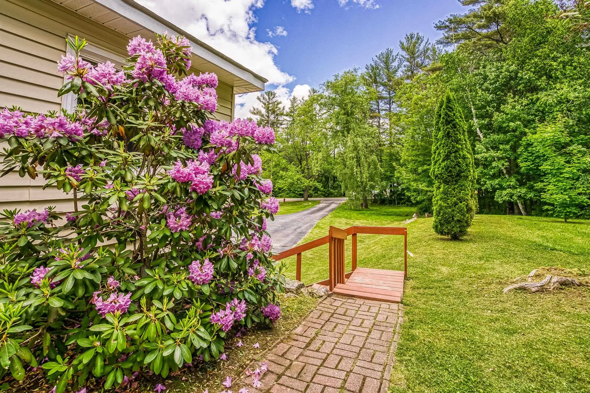16 Knights Hill Road New London NH 03257