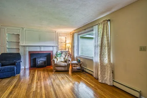 16 Knights Hill Road New London NH 03257
