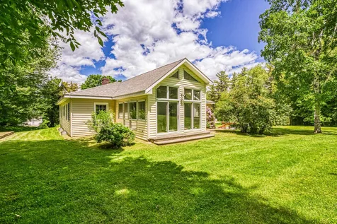 16 Knights Hill Road New London NH 03257
