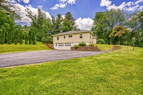 16 Knights Hill Road New London NH 03257