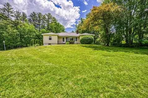 16 Knights Hill Road New London NH 03257