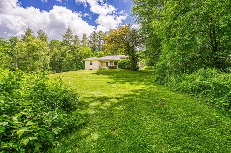 16 Knights Hill Road New London NH 03257