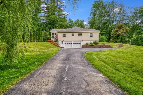 16 Knights Hill Road New London NH 03257