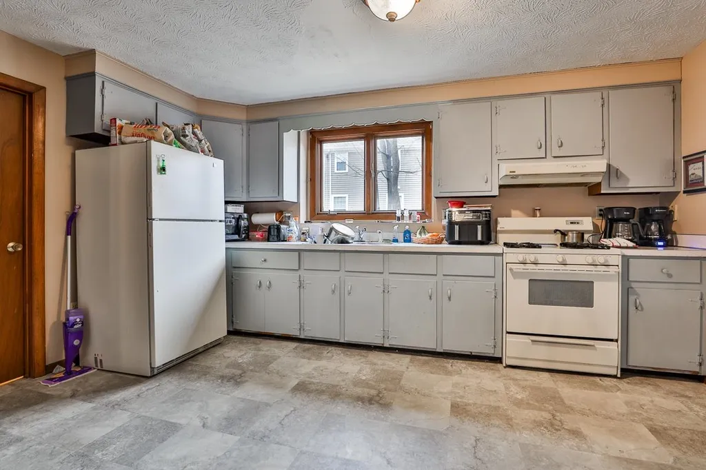 45 Pine Hill Avenue Nashua NH 03064