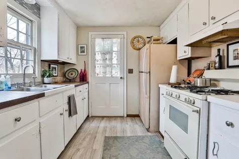 45 Pine Hill Avenue Nashua NH 03064