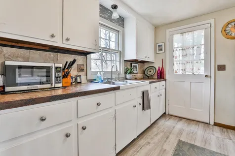 45 Pine Hill Avenue Nashua NH 03064