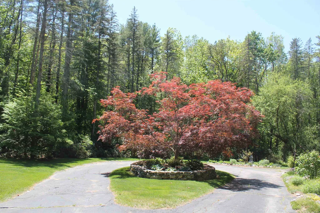 163 Mountain Road Concord NH 03301