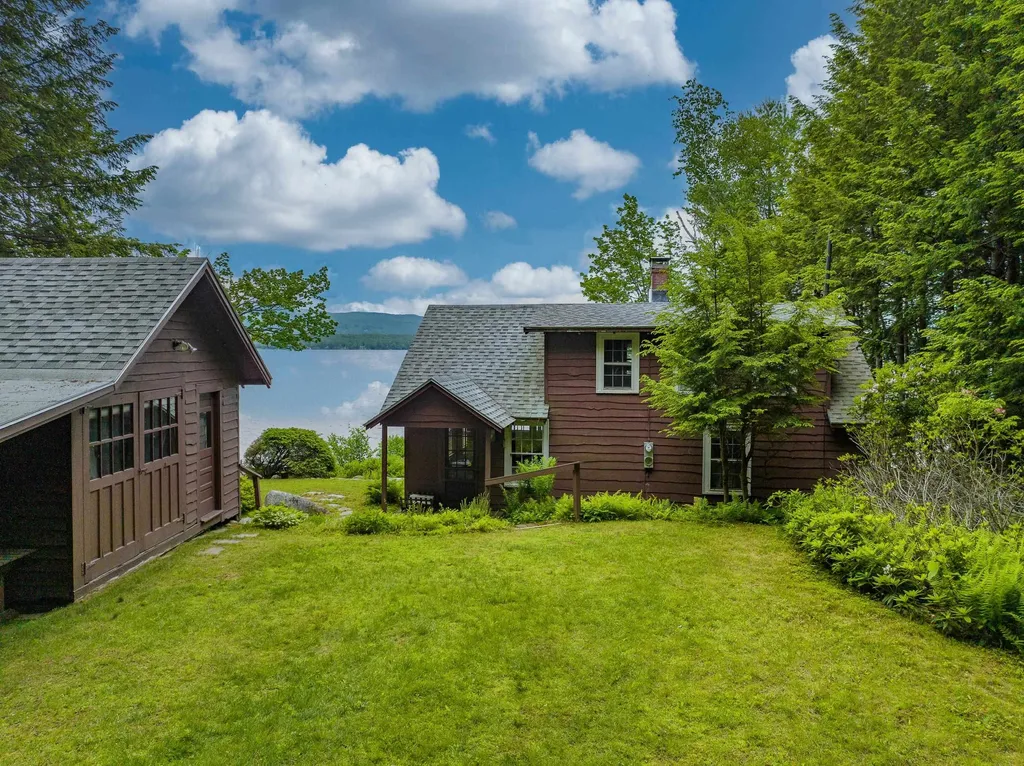 28 Crystal Springs Road Hebron NH 03264